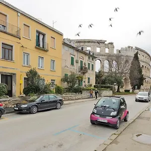 Apartment Nicol, Pula